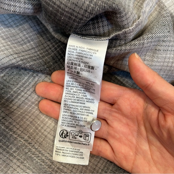 Levi Strauss - Western Style Gray Plaid Long Sleeved Button Up Flannel Shirt - Picture 9 of 12
